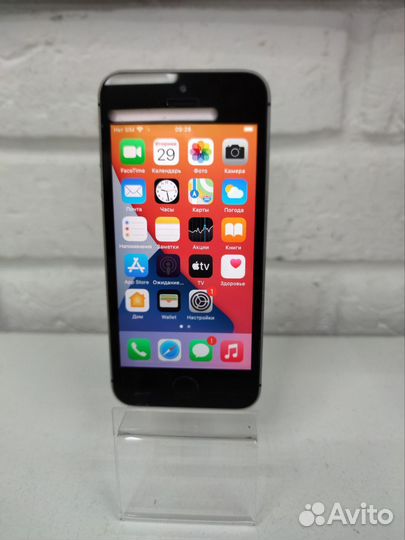 Мобильный телефон Apple iPhone SE (2016) 2/32 GB