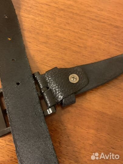Мужской кожаный ремень черный