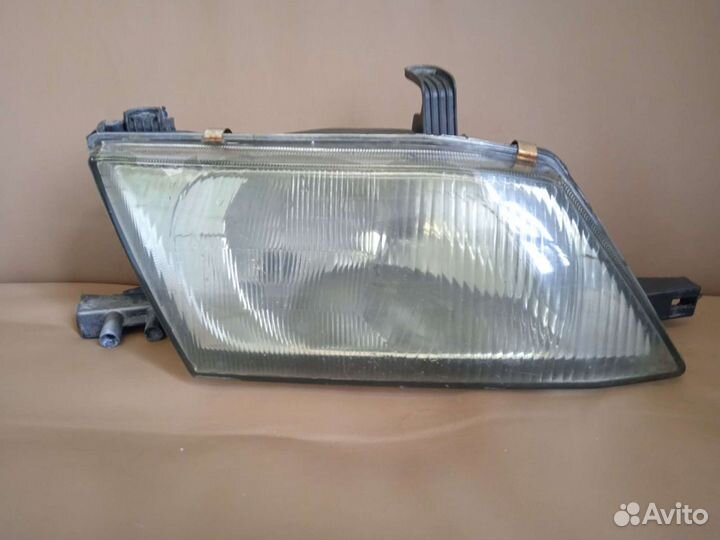 Фары Nissan Wingroad