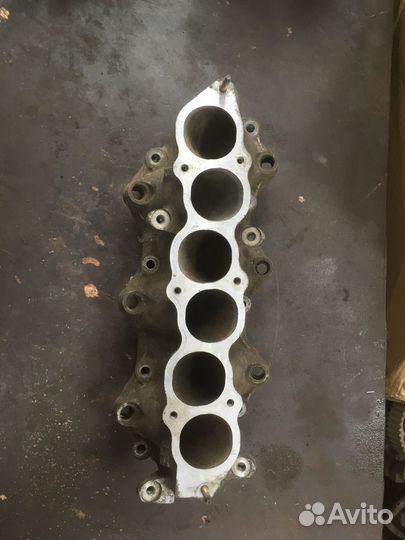 Впускной коллектор Infiniti VQ35DE 14003AM610