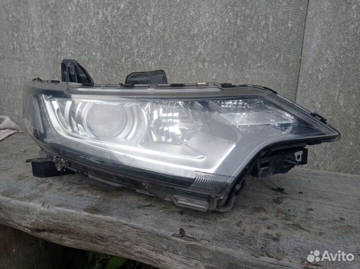 Фара правая Mitsubishi outlander 3