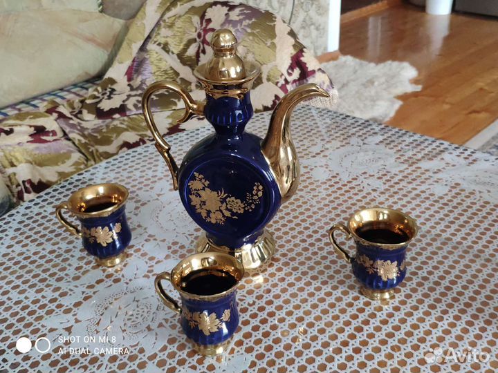 Чайник с чашками