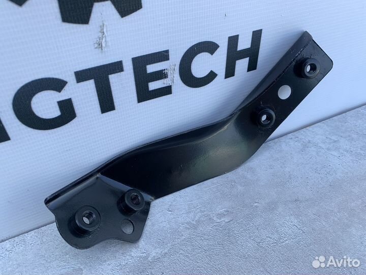 Кронштейн бампера Mercedes W204 A2046200185