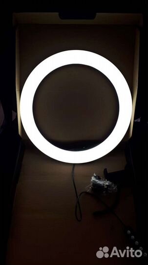 Кольцевая лампа бело / цветная 33 см + штатив