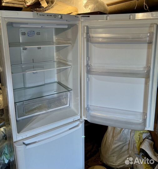 Продается двухкамерный холодильник Indesit