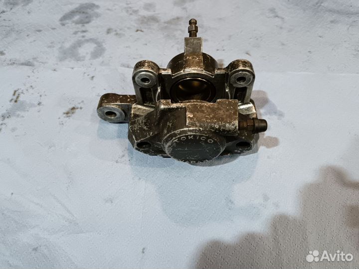 Задний тормозной суппорт suzuki bandit 400