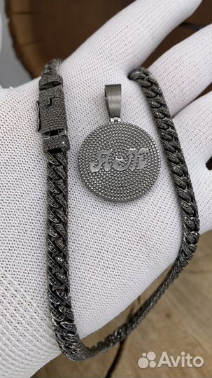 Золотая цепь и кулон с бриллиантами