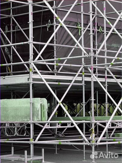 Строительные леса для сцен и подиумов Layher