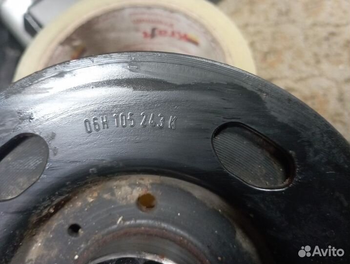 Шкив коленвала на Фольксваген Пассат 2013 года