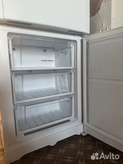 Холодильник ECF1814L Hotpoint Ariston
