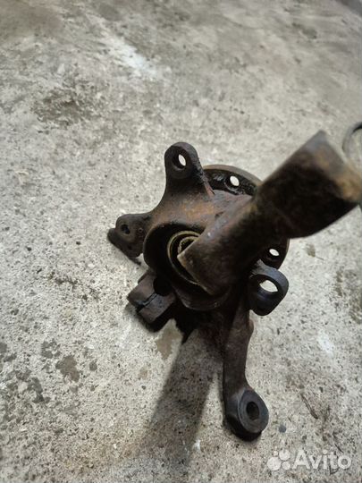 Ступица передняя левая Volkswagen golf 3