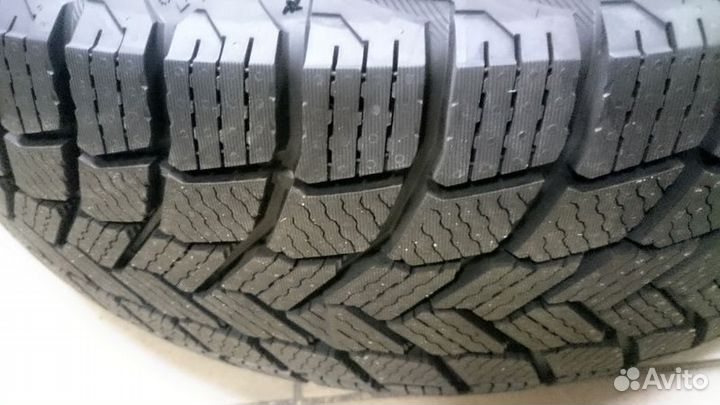 Michelin X-Ice Snow 235/45 R19 99H