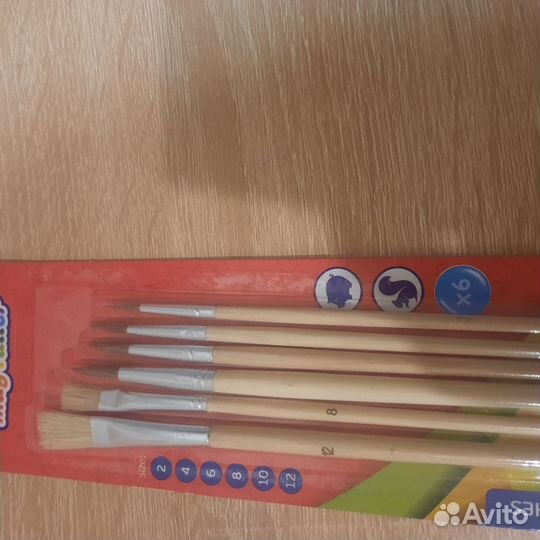 Акварельные краски, кисточки и альбом