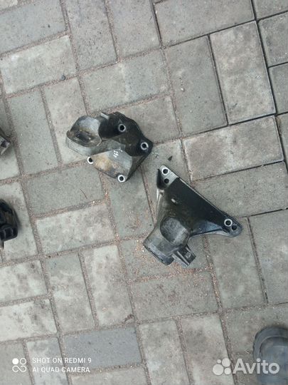 Кронштейн подушки мотора от Ауди а-6 с-4