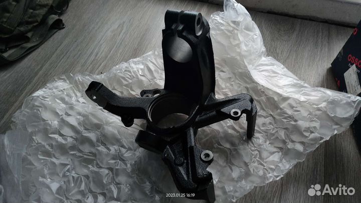 Поворотный кулак левый volkswagen 1J0 407 255 N