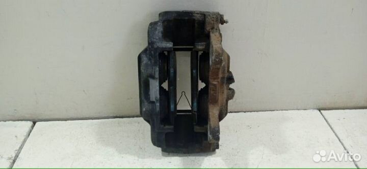 Суппорт передний правый Toyota Land Cruiser Prado