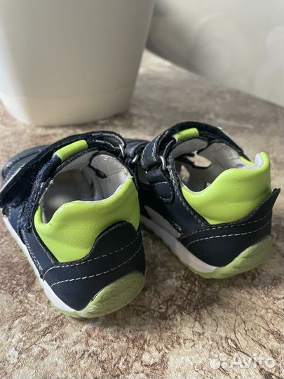 Кроссовки детские