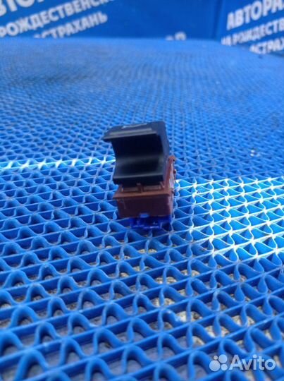 Кнопка открывания багажника Volkswagen Passat B7