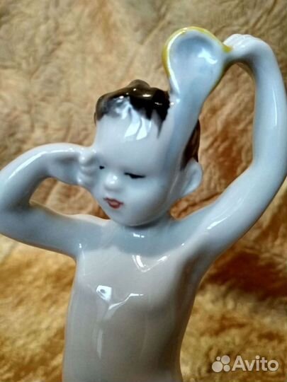 Утро - мальчик с кружкой 