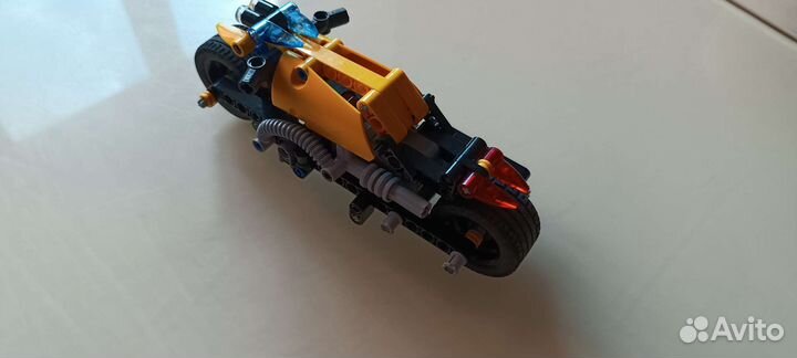 Продам лего техник трюковой мотоцикл