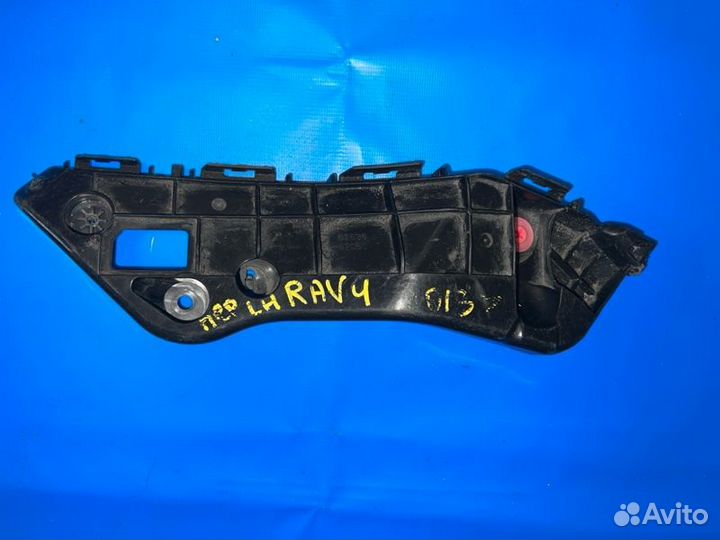 Крепление бампера переднее левое Toyota Rav4