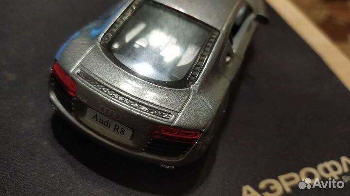 Модель audi R8 m1/36
