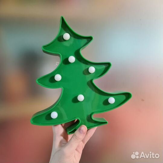 Зеленый светильник в форме ёлки