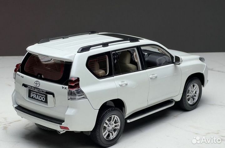 Toyota Land Cruiser Prado дилерская модель 1:18