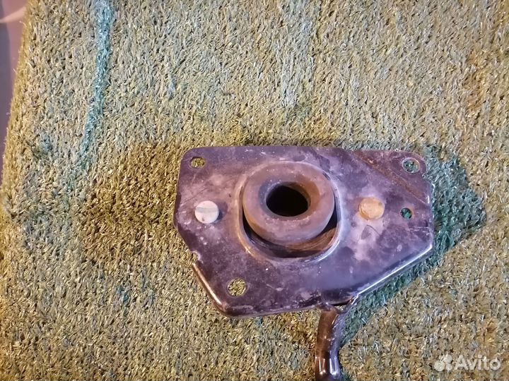 Опора двигателя (подушка двс) левая 1844 68 Peugeo