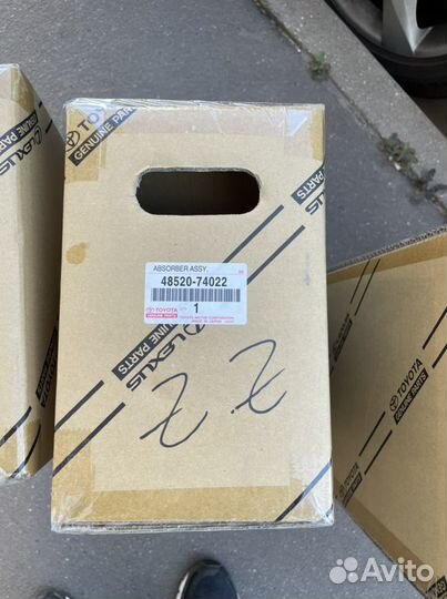 Перед амортизаторы пара оригинал новые toyota IQ