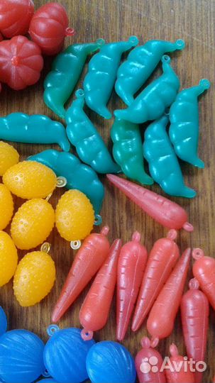 Ёлочные игрушки пластмассовые