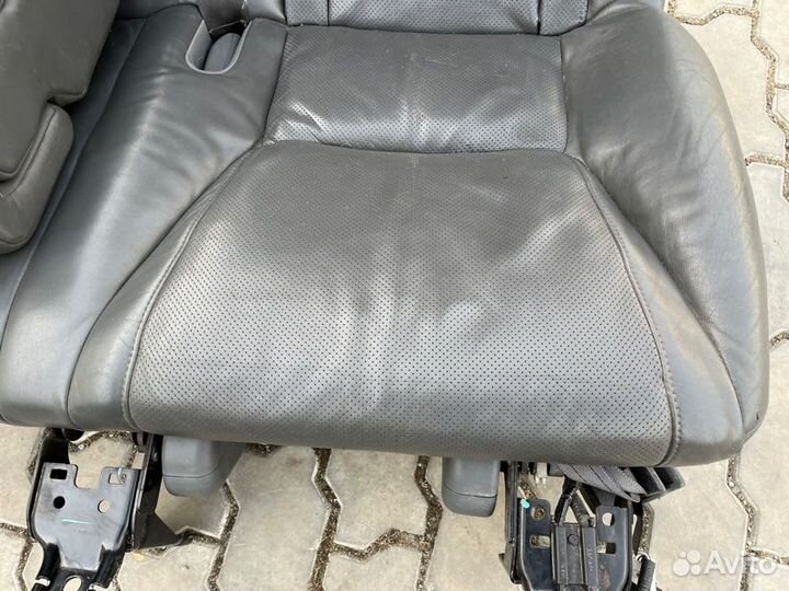 Сиденье лев. зад. Lexus Lx570