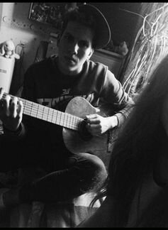 Преподаватель по гитаре