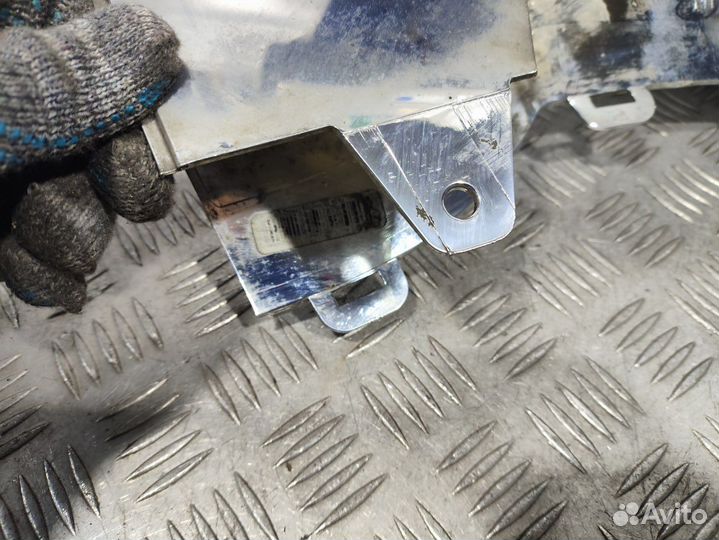 Б/У Накладка переднего бампера правая Merce#001