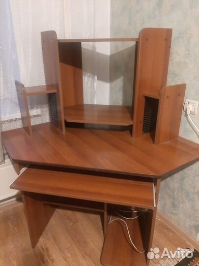 Продам компьютерный стол