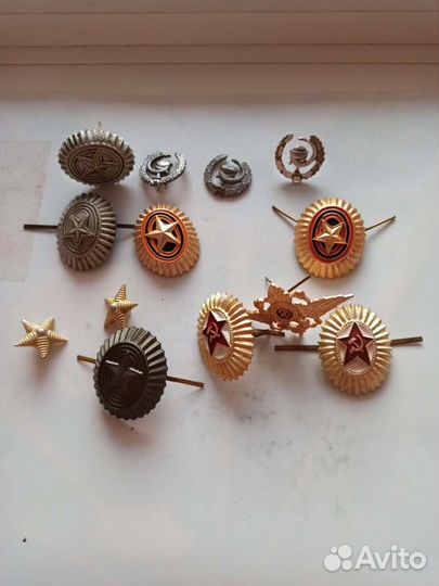 Эмблемы и фурнитура военные