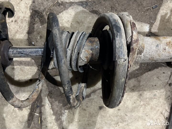 Стойка передняя правая Ниссан Максима А32