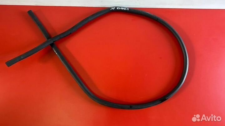 Резинка капота внутреняя Audi A6 C6 AUK 3.2 2008