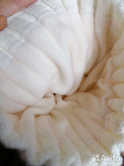 Шапка для девочки белая (шмель)