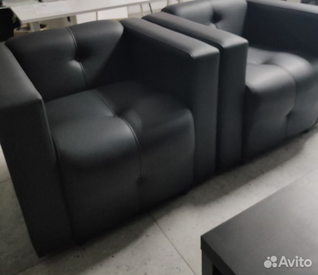 Кресло черное