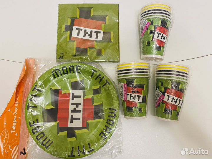 Посуда одноразовая, хлопушки, растяжка Minecraft