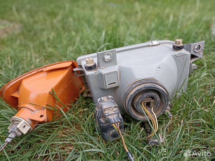 Передние фары на Ford Escort, Orion