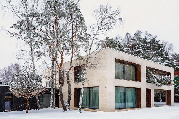 Дом 920 м² на участке 30 сот.