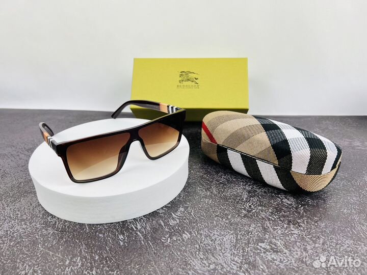 Солнцезащитные очки Burberry