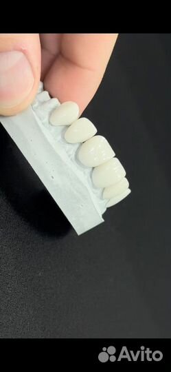 Зуботехническая лаборатория cad/cam. Зубной техник