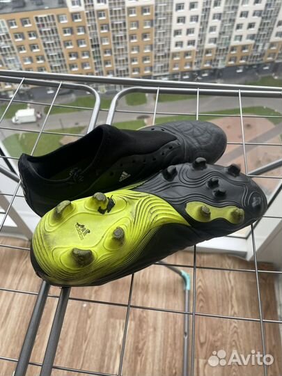 Футбольные бутсы adidas