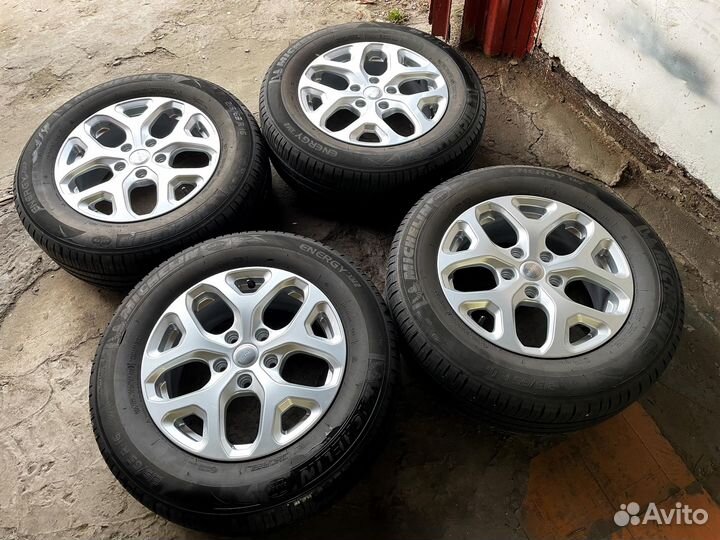 Колеса на Renault Duster с шинами Michelin r16