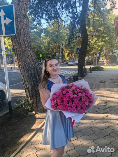 Букет из кустовой малиновой розы 40 см