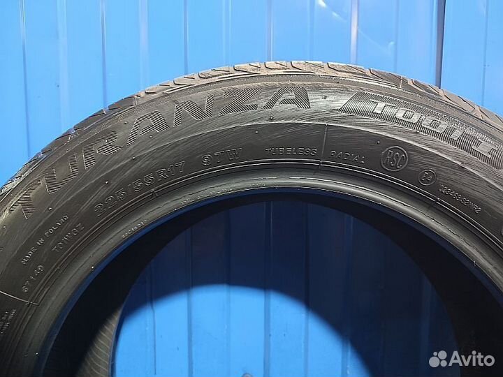 Bridgestone Turanza T001 225/55 R17