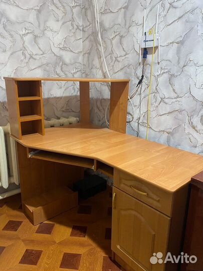 Компьютерный стол